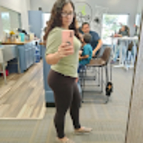 Meet your Posher, Cecilia - Picture 1 of 1